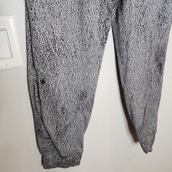 Lululemon Ready To Rulu Pant Jacquard White Black. Size 10 - Picture 15 of 16